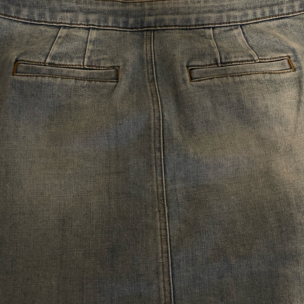 Talbots Stylish Denim Button-Front Skirt. Size 12 in like new condition. - Picture 9 of 9